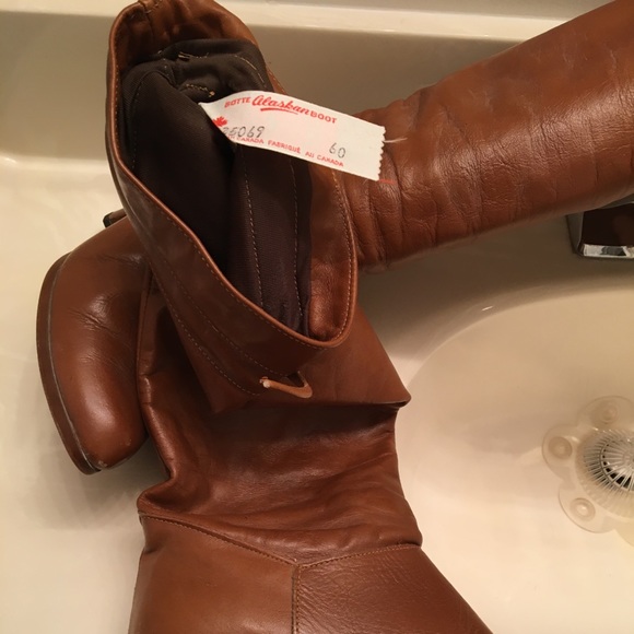 VINTAGE GENUINE LEATHER Heeled Boots - Picture 5 of 5